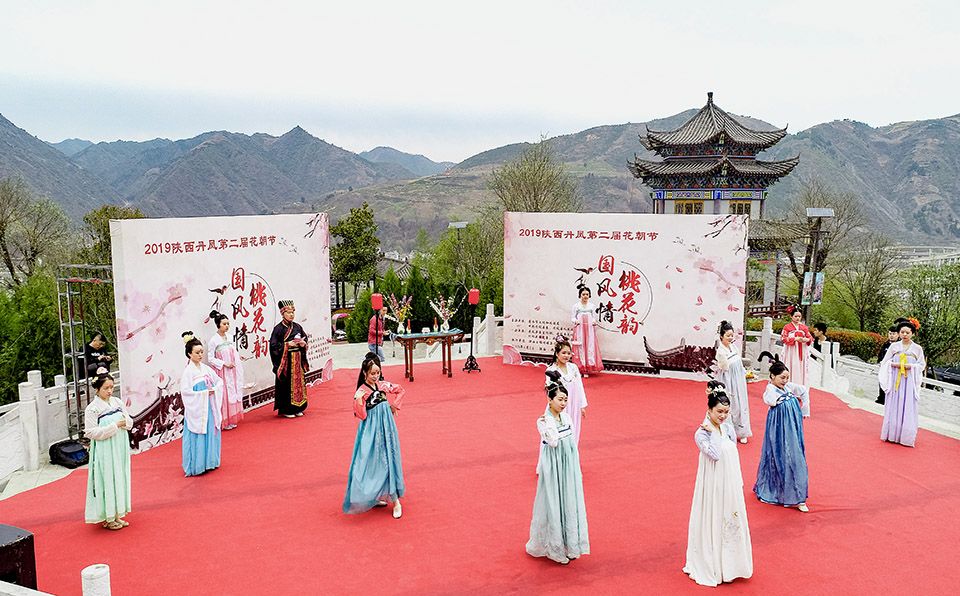 陕西丹凤桃花节系列活动之一,本届花朝节以"国风情·桃花韵"为主题,以