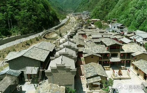 位于柞水县营盘镇朱家湾村 这是一座用石头讲述历史的陕南村寨