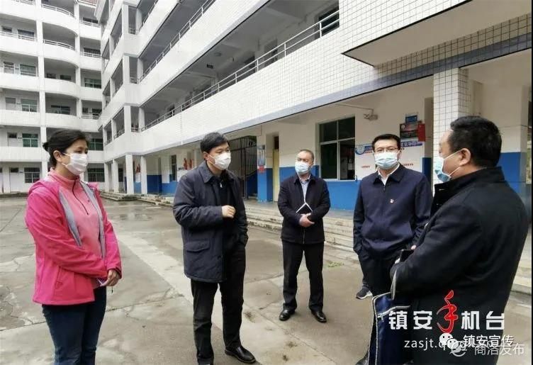 李波深入镇安县中学检查指导高三开学准备工作