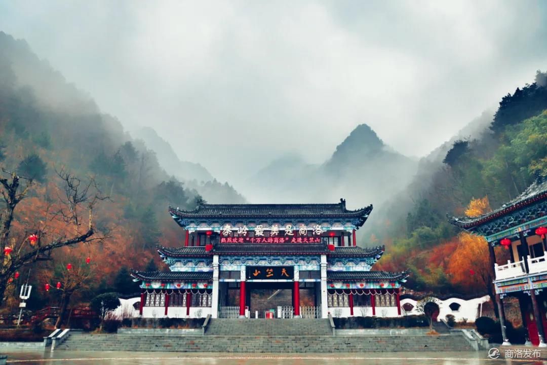 为国家4a级旅游景区,位于陕西省山阳县城东南部30公里的天竺山镇,鹘岭