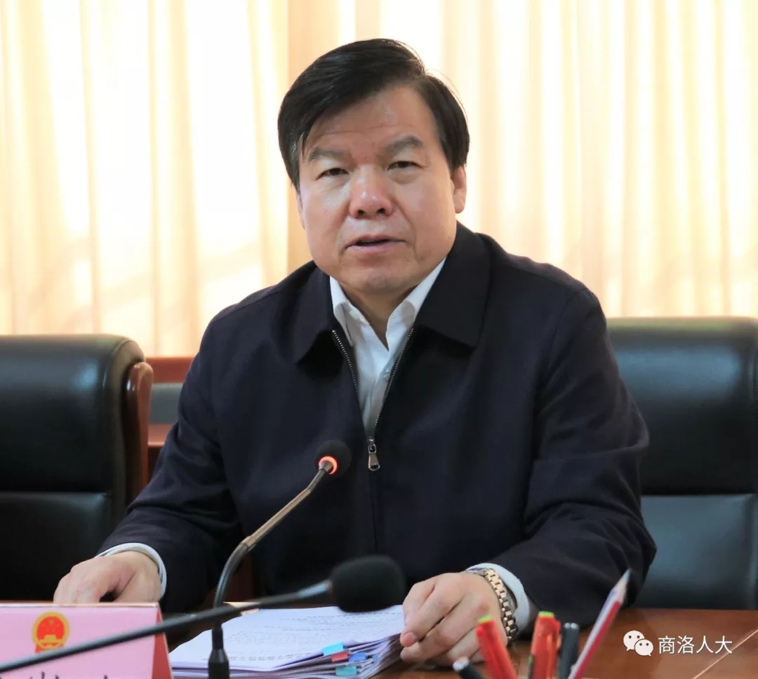 市人大常委会党组书记,主任张岗岭主持会议并讲话