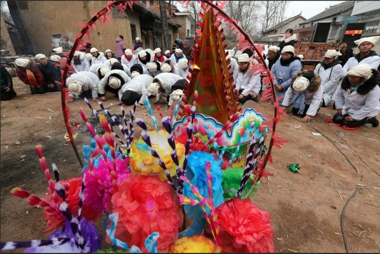 新春走基层洛南县盛行简朴葬俗