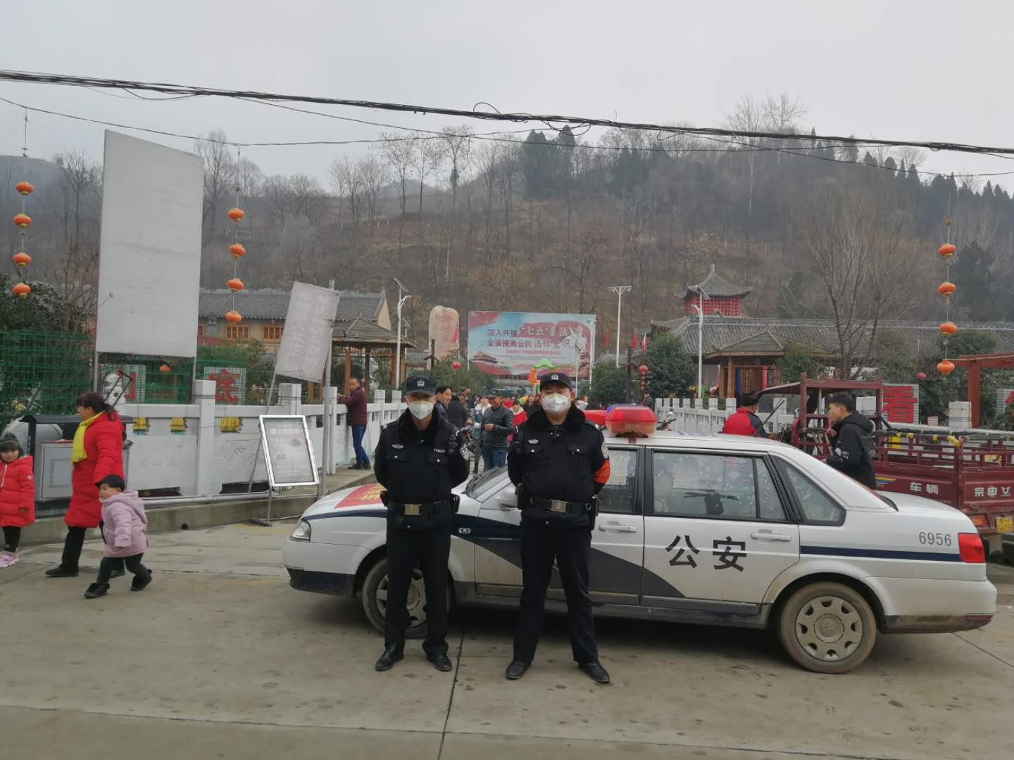 商州区沙河子派出所民警坚守疫情防控一线