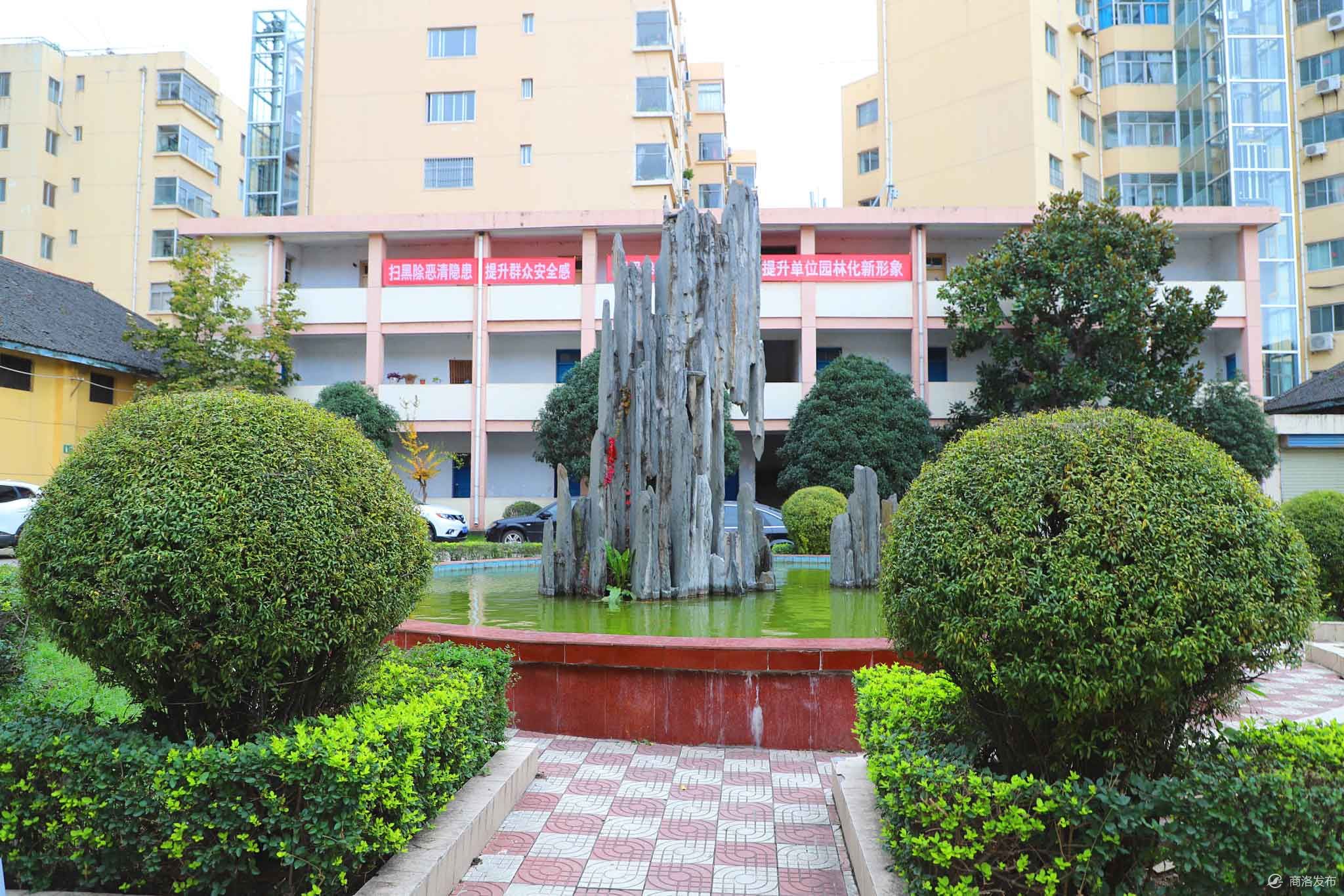 商洛市创园办检查验收我市中心城区市级园林式 单位(居住区)创建工作