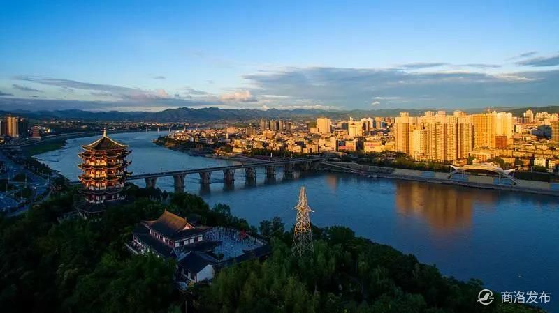 陕南的汉中,安康自然条件方面具有明显的南方地区特征,主要栽种水稻