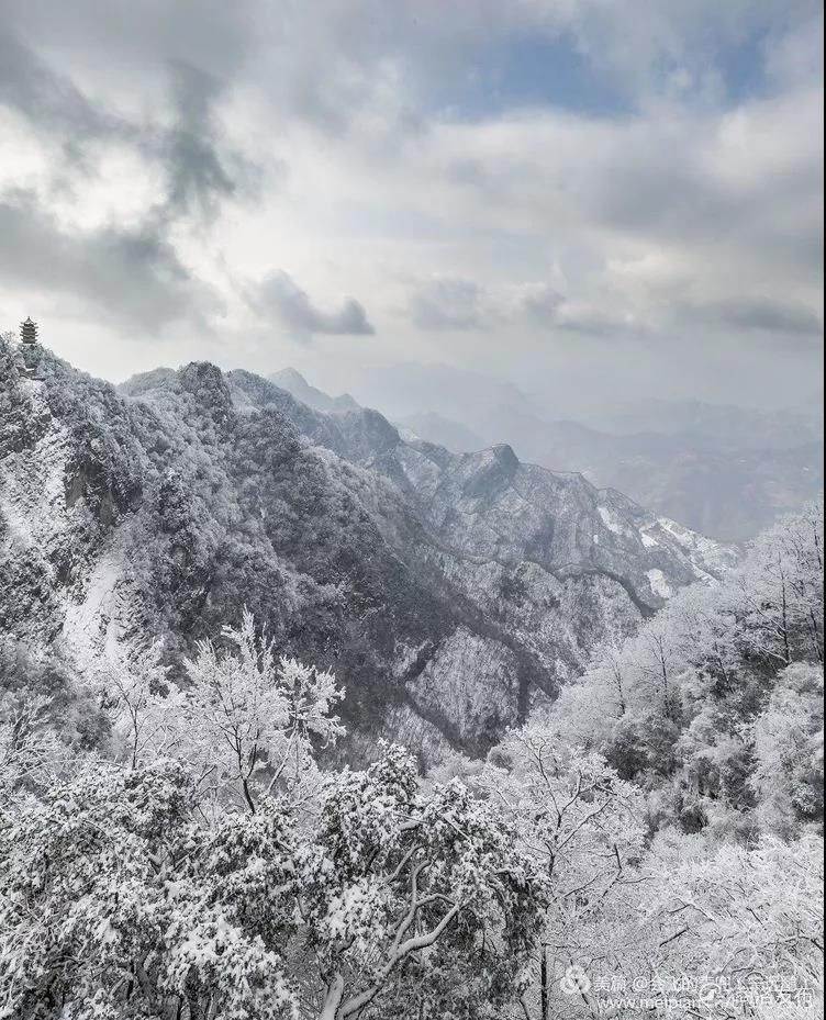秦岭东梁雪景图片