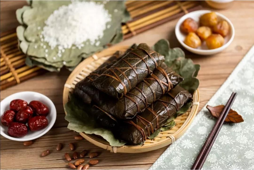 山风吹过似微凉 槲叶粗盘粽子香