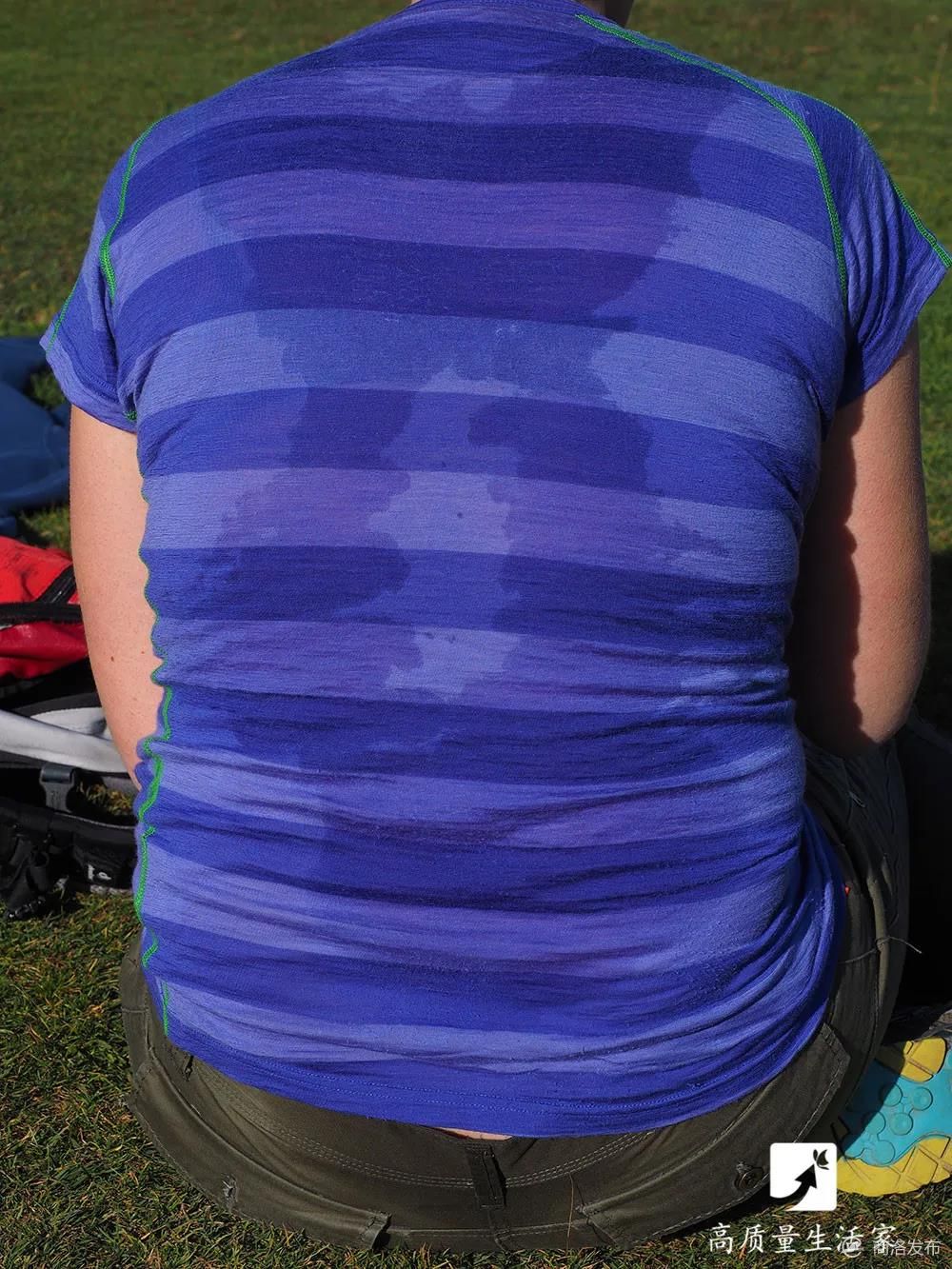 生活百科 主动出汗主要是多运动,运动会加速人体的新陈代谢,从而促进