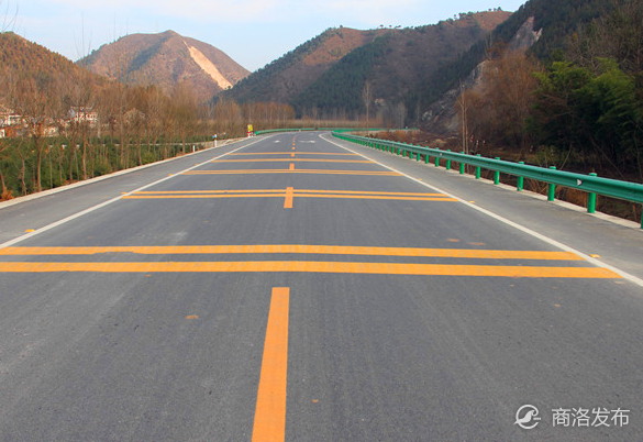 43公里,按二级公路标准修建,设计路基宽度12米,设计时速60公里,工程