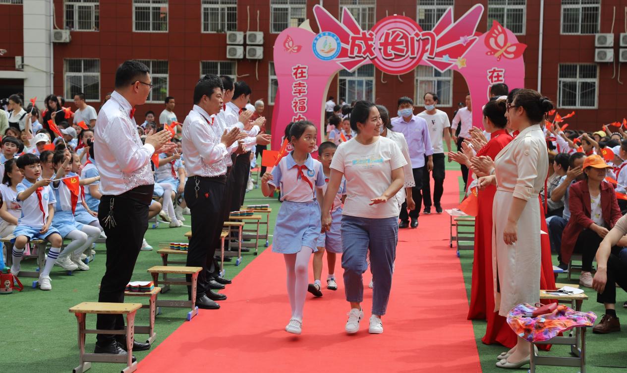 商州区第三小学举行 感恩成长  畅想未来十岁成长礼活动