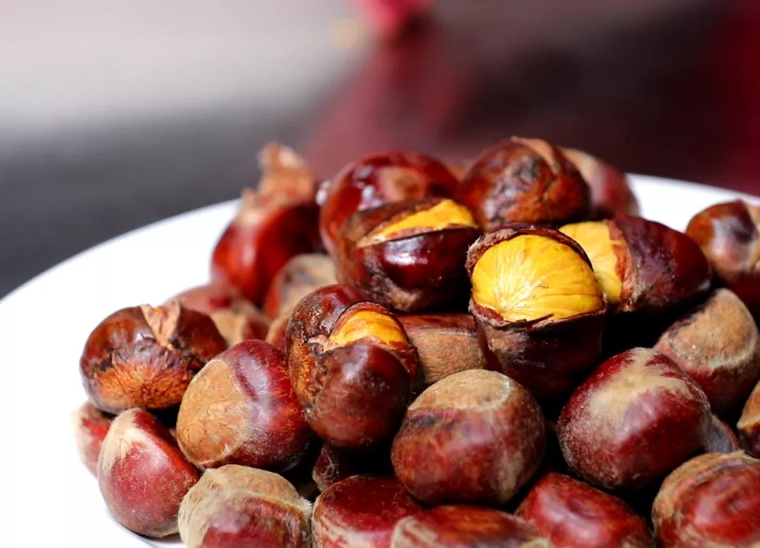 康养之都商洛美食肉汁四溢软糯香甜的镇安板栗焖土鸡