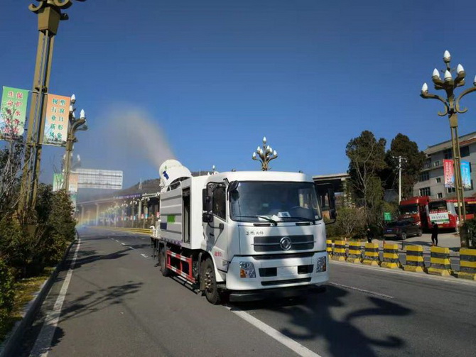 市城管局雾城区消杀炮车jpg