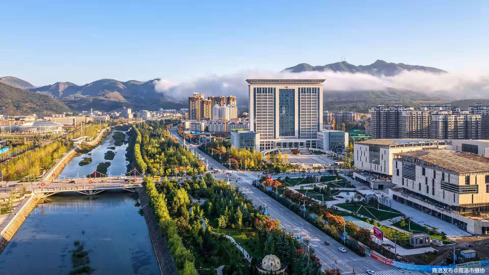 丹江公园一角商洛市体育中心城市风光丹江源流淌着千百年进程的传说